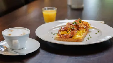 Mit hochwertigen Zutaten, stellen wir Ihnen ein abwechslungsreiches Frühstück zusammen